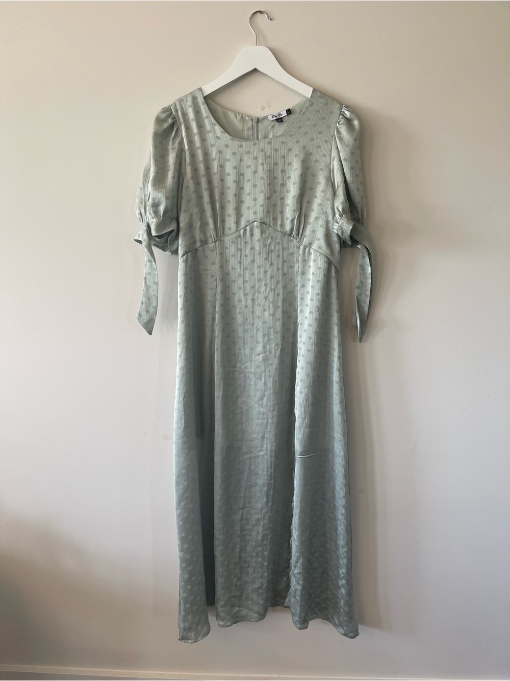 Light Sage Puff-Sleeve Midi Dress Size L